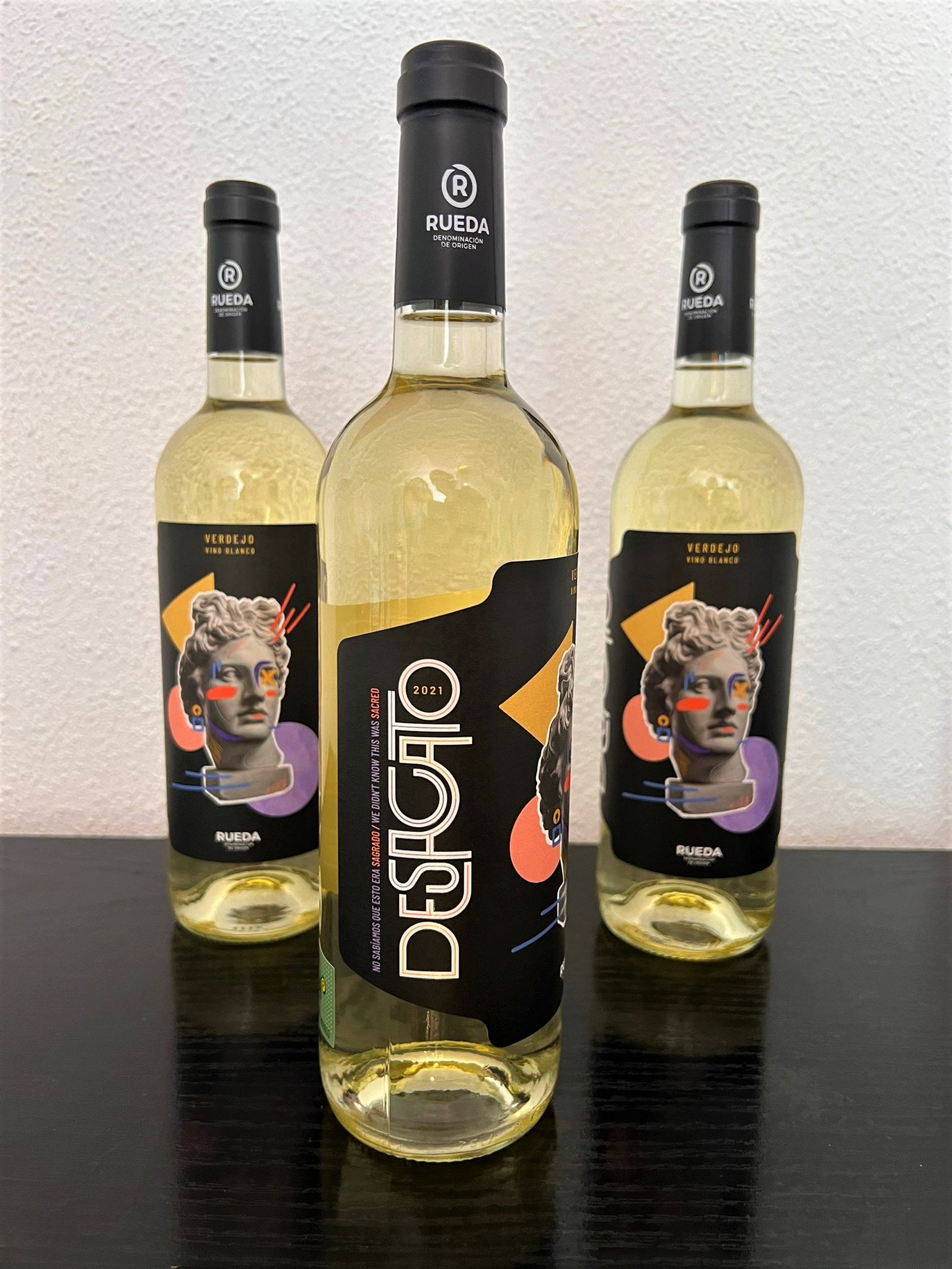 Tres botellas Desacato